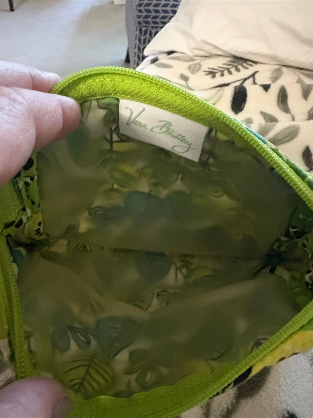 Vera Bradley Green Floral Quilted Wristlet . NEW , never used - Picture 4 of 4